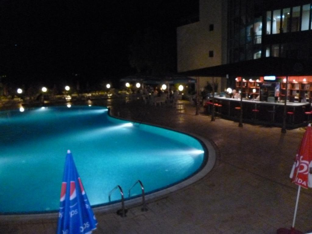 Ahilea Hotel - Free Pool Access Balchik Ngoại thất bức ảnh