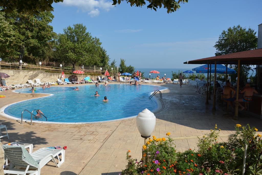 Ahilea Hotel - Free Pool Access Balchik Ngoại thất bức ảnh