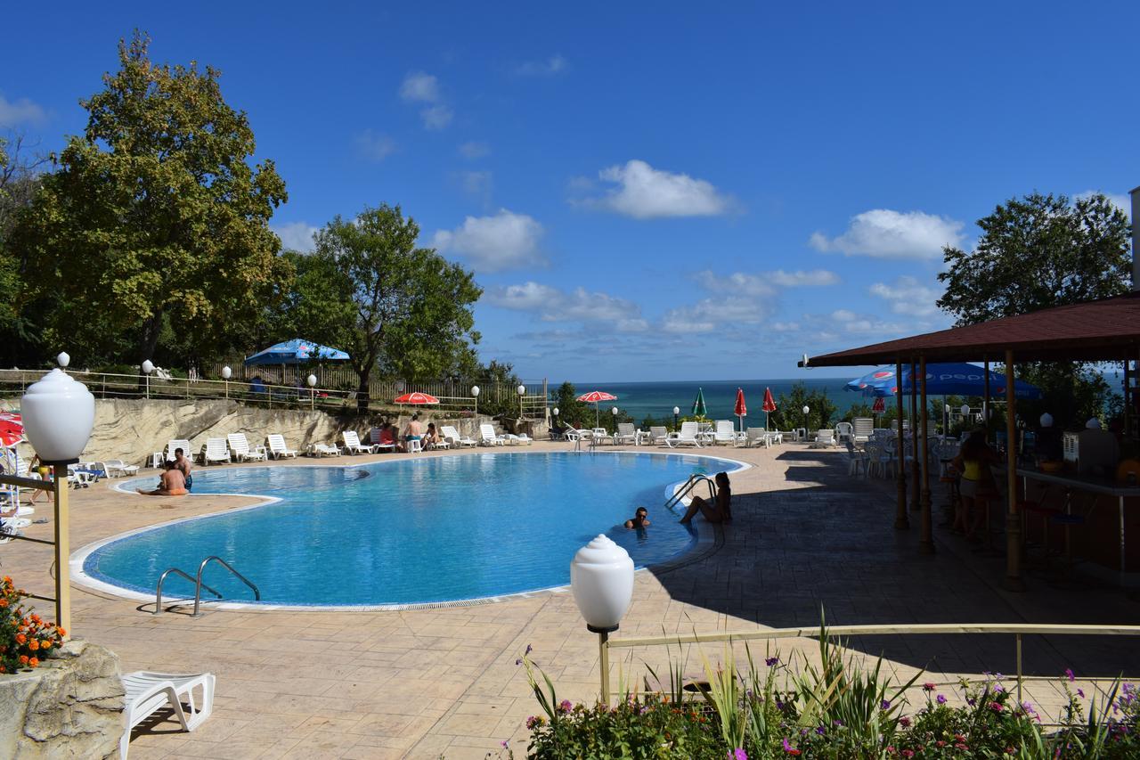 Ahilea Hotel - Free Pool Access Balchik Ngoại thất bức ảnh