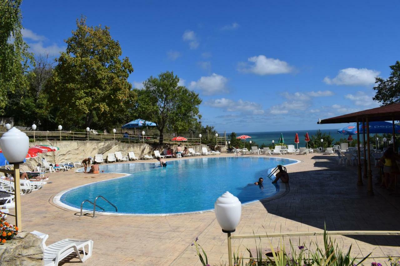 Ahilea Hotel - Free Pool Access Balchik Ngoại thất bức ảnh