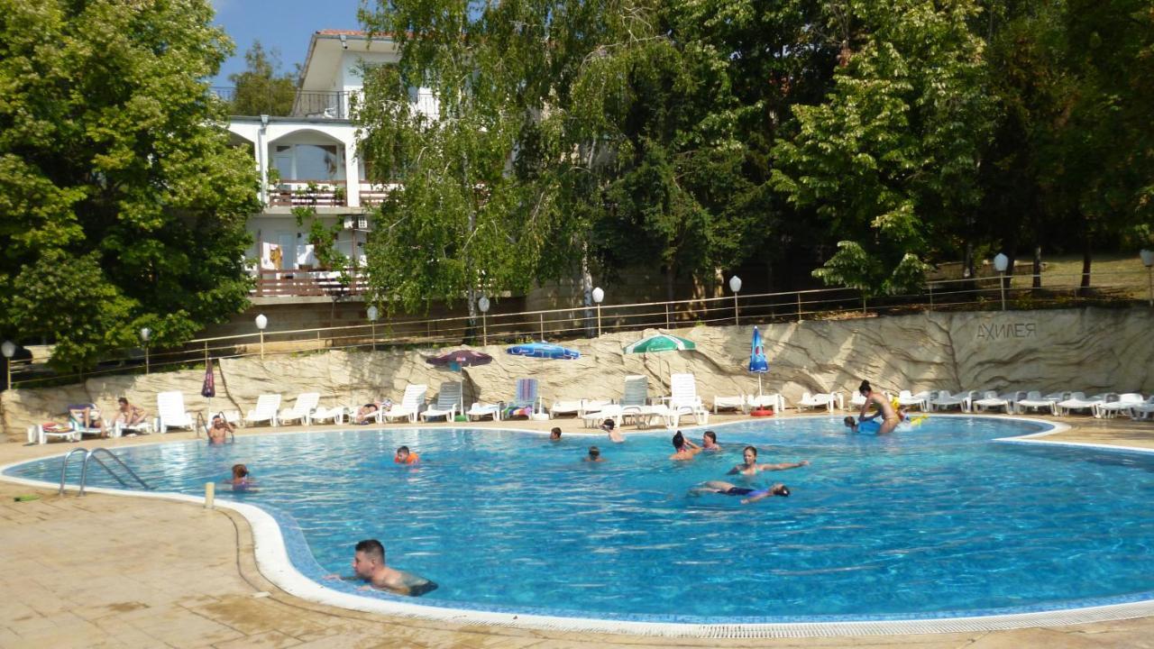 Ahilea Hotel - Free Pool Access Balchik Ngoại thất bức ảnh